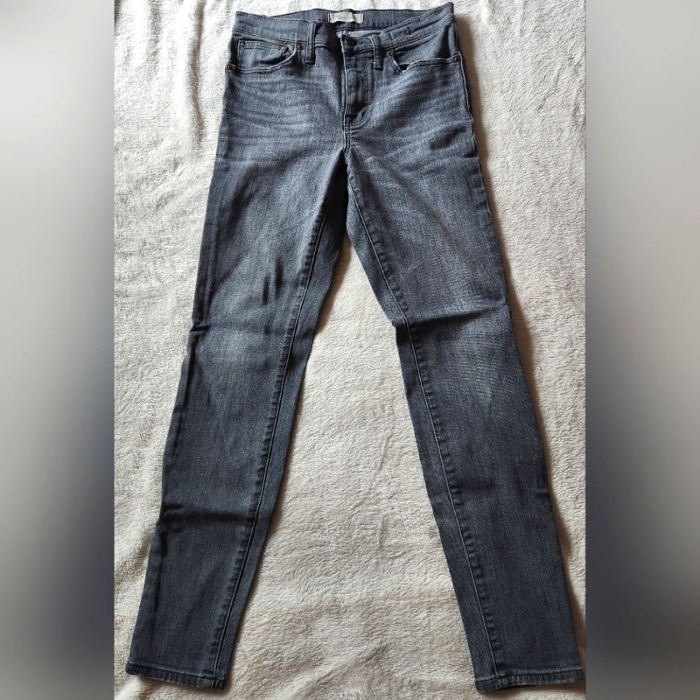 Like new! Madewell Medium Gray Skinny Jeans. High rise. Size 27.